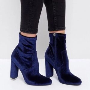 Steve Madden Edit Navy Velvet Ankle Boots